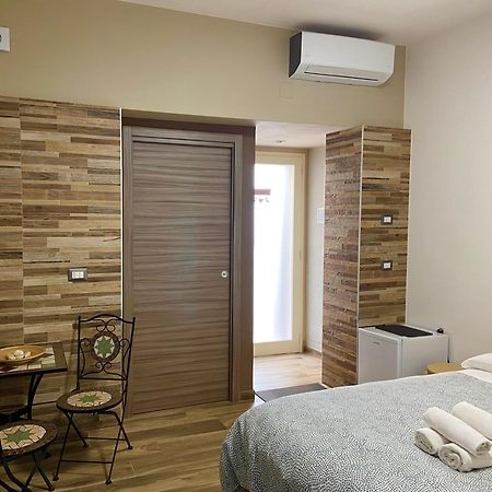 Annette Rooms Bari Bagian luar foto