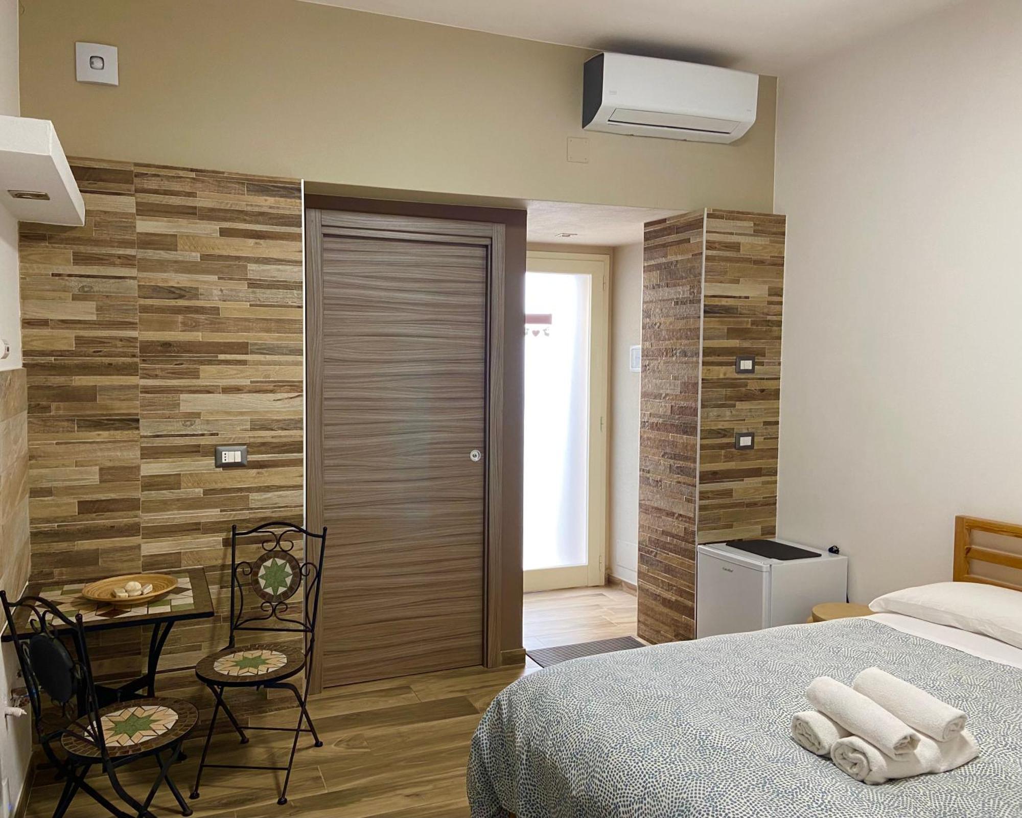 Annette Rooms Bari Bagian luar foto